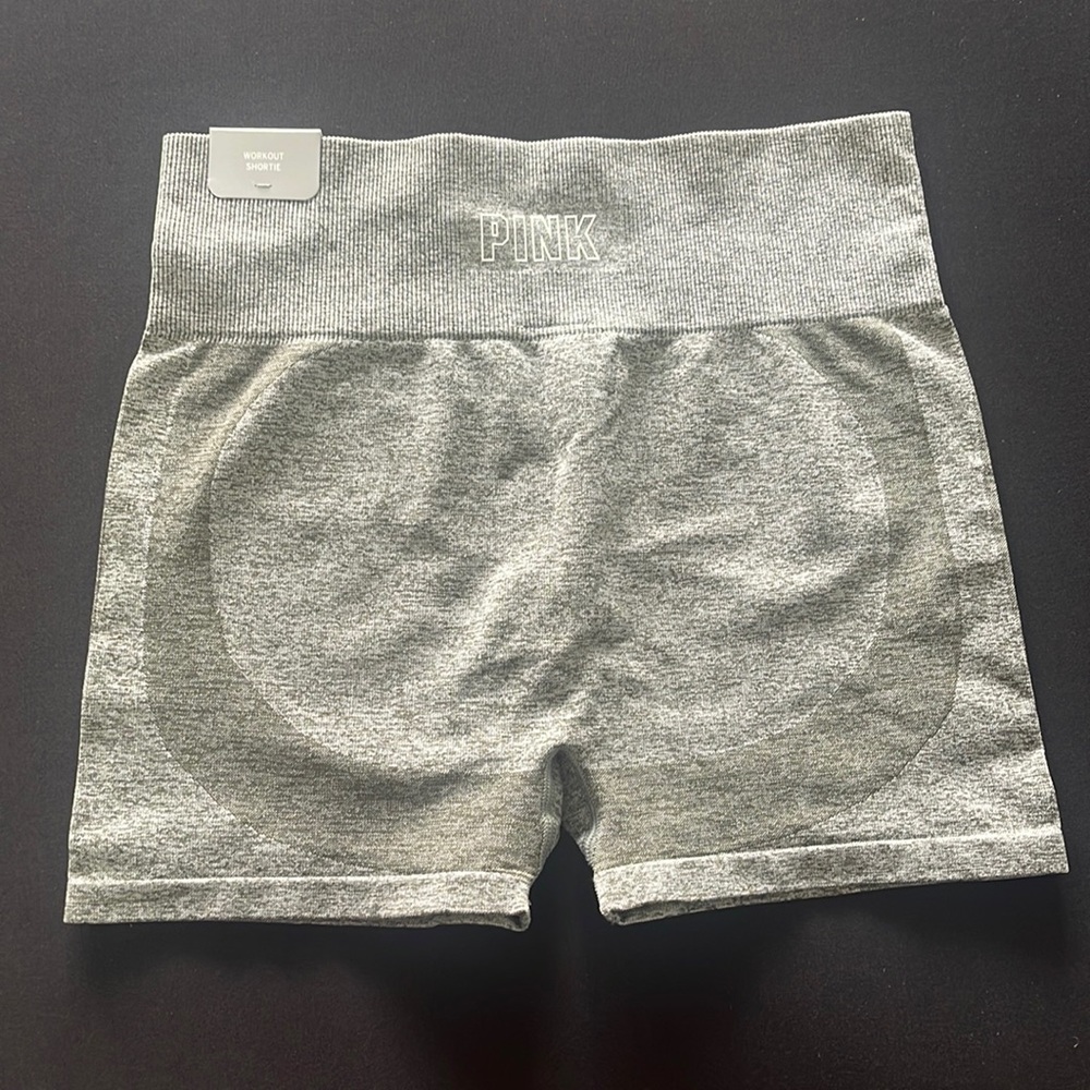 Victoria Secret Pink Seamless. Size Medium
Olive gray color